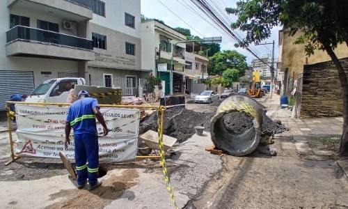 Barra Mansa: Construção de nova rede de drenagem na Rua da Imprensa entra na fase final